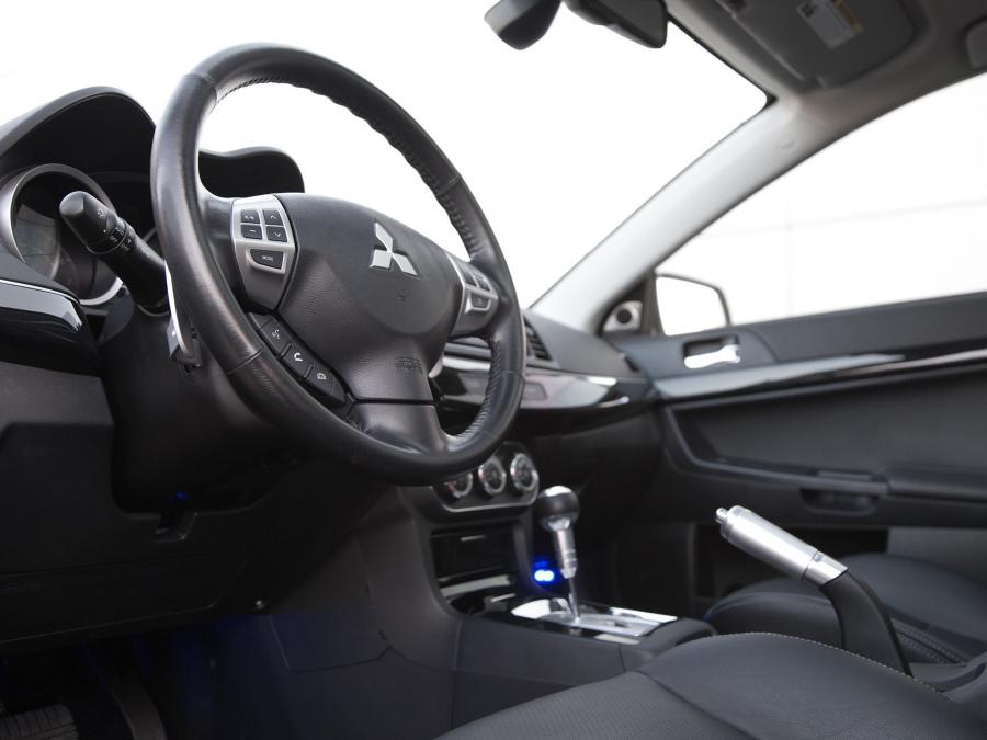  Mitsubishi Lancer GT 2012 года  (US) (фото 4 из 6)